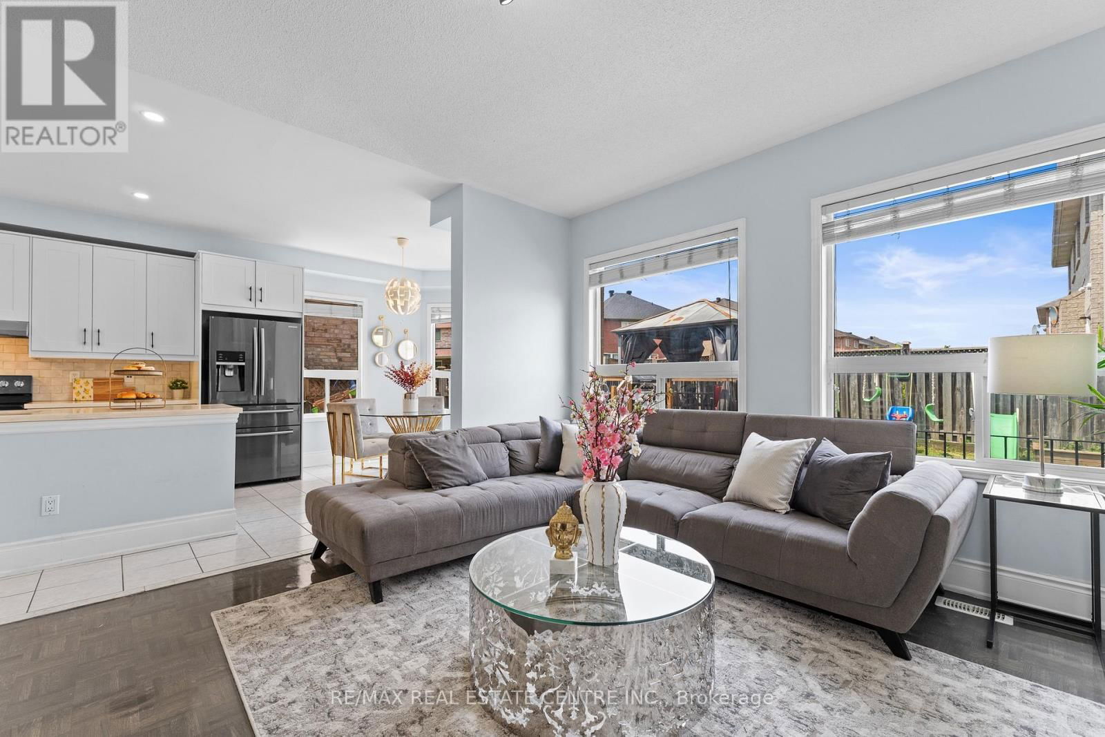 42 ZIA DODDA CRESCENT Image 17