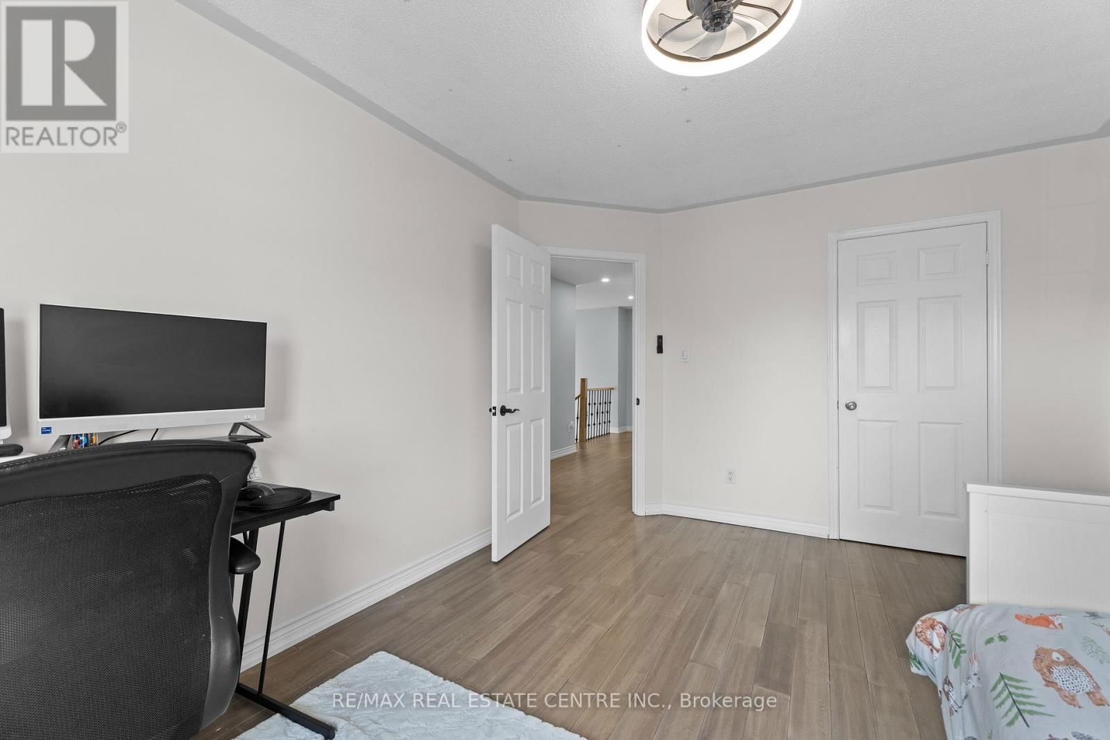 42 ZIA DODDA CRESCENT Image 32