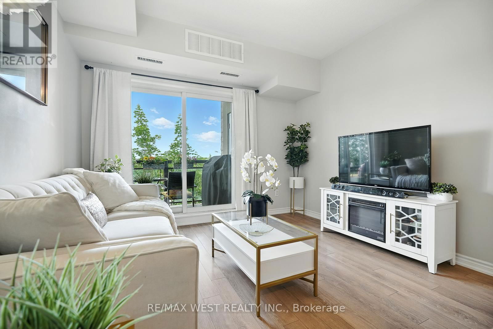 345 - 570 LOLITA GARDENS Image 4