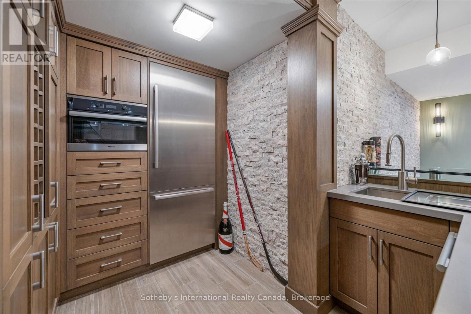 4169 LAKESHORE ROAD Image 32