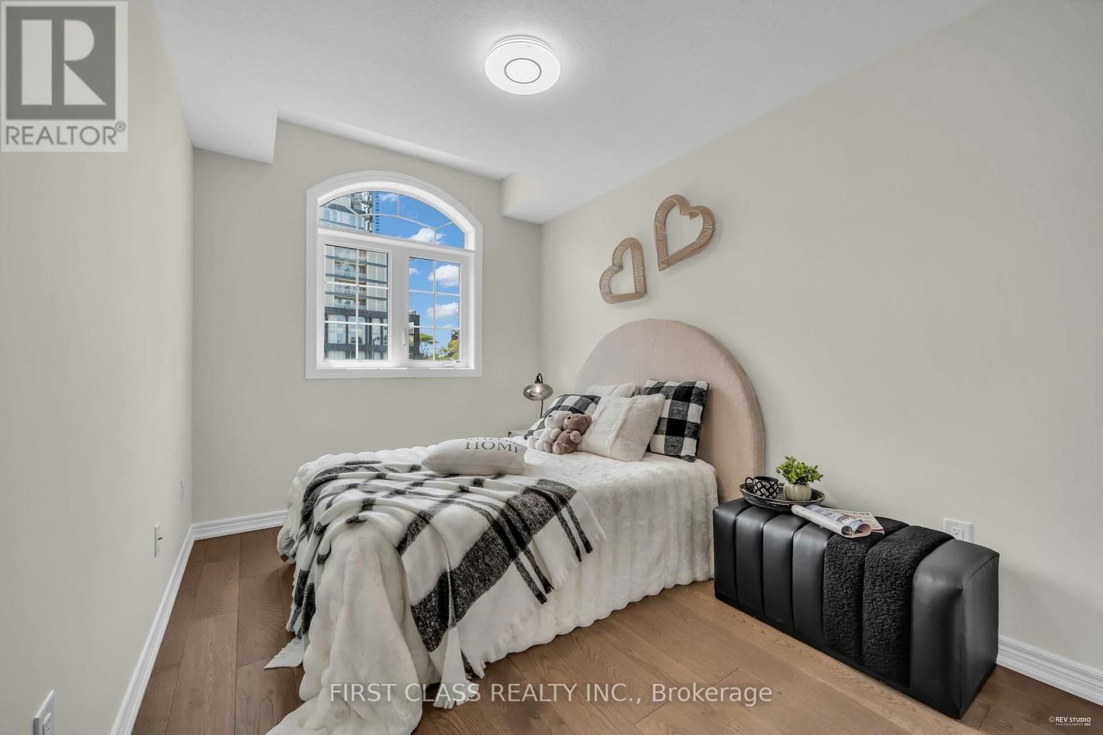 3337 MOCKINGBIRD COMMON STREET Image 36