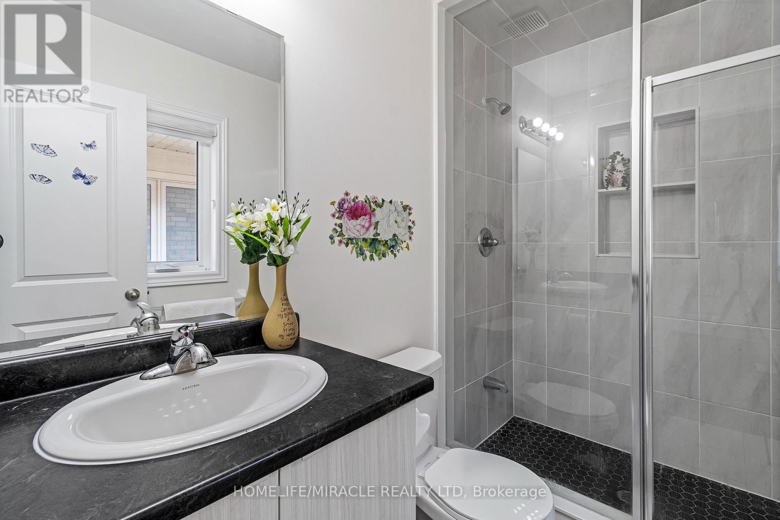 99 BENHURST CRESCENT Image 32