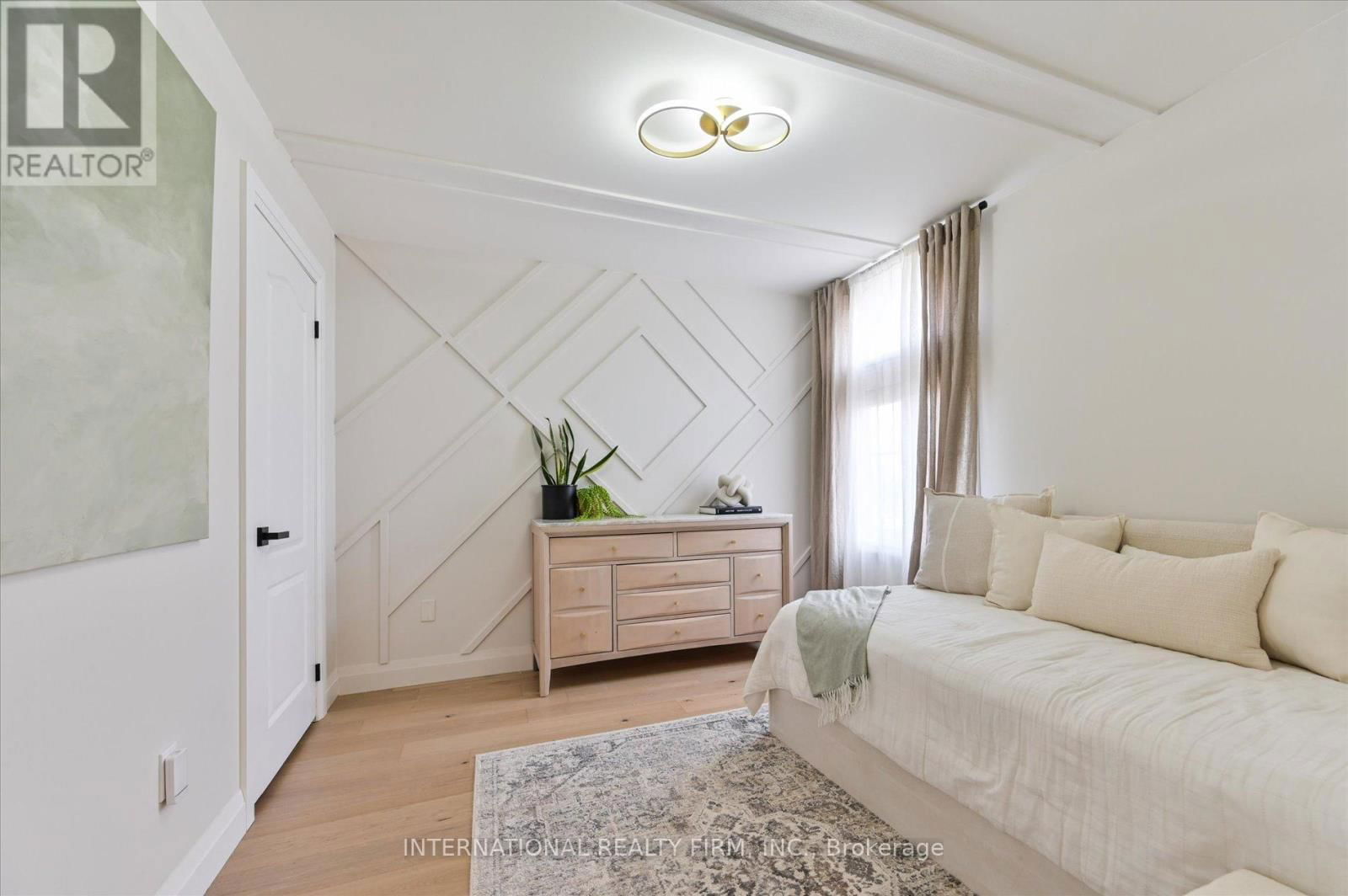 7337 SANDHURST DRIVE Image 17