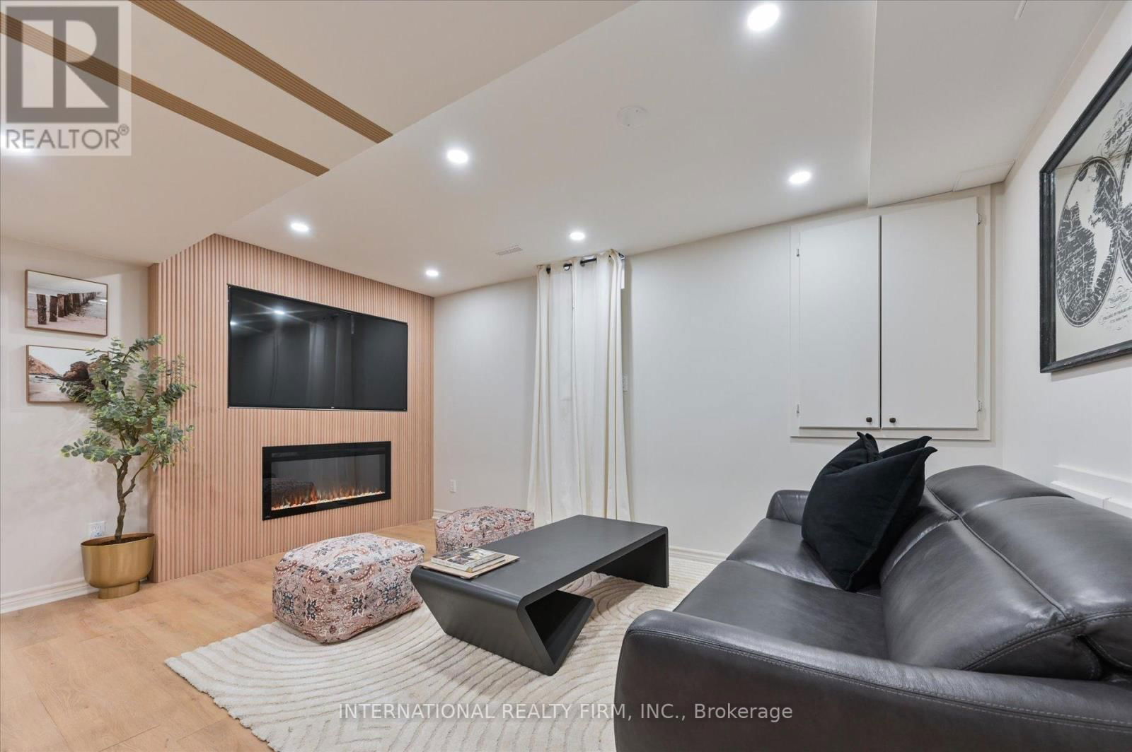 7337 SANDHURST DRIVE Image 19
