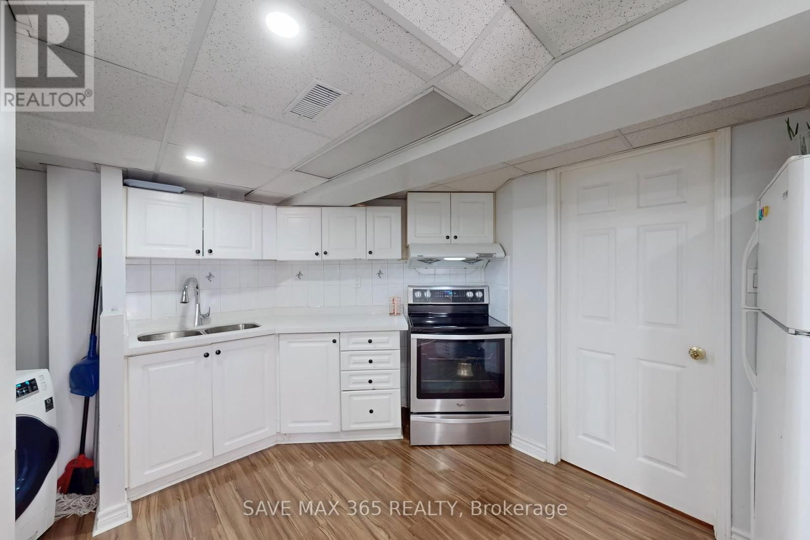 5550 BOLLINGTON DRIVE Image 32