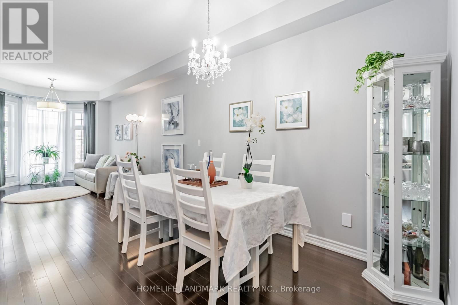 523B ROYAL YORK ROAD Image 12