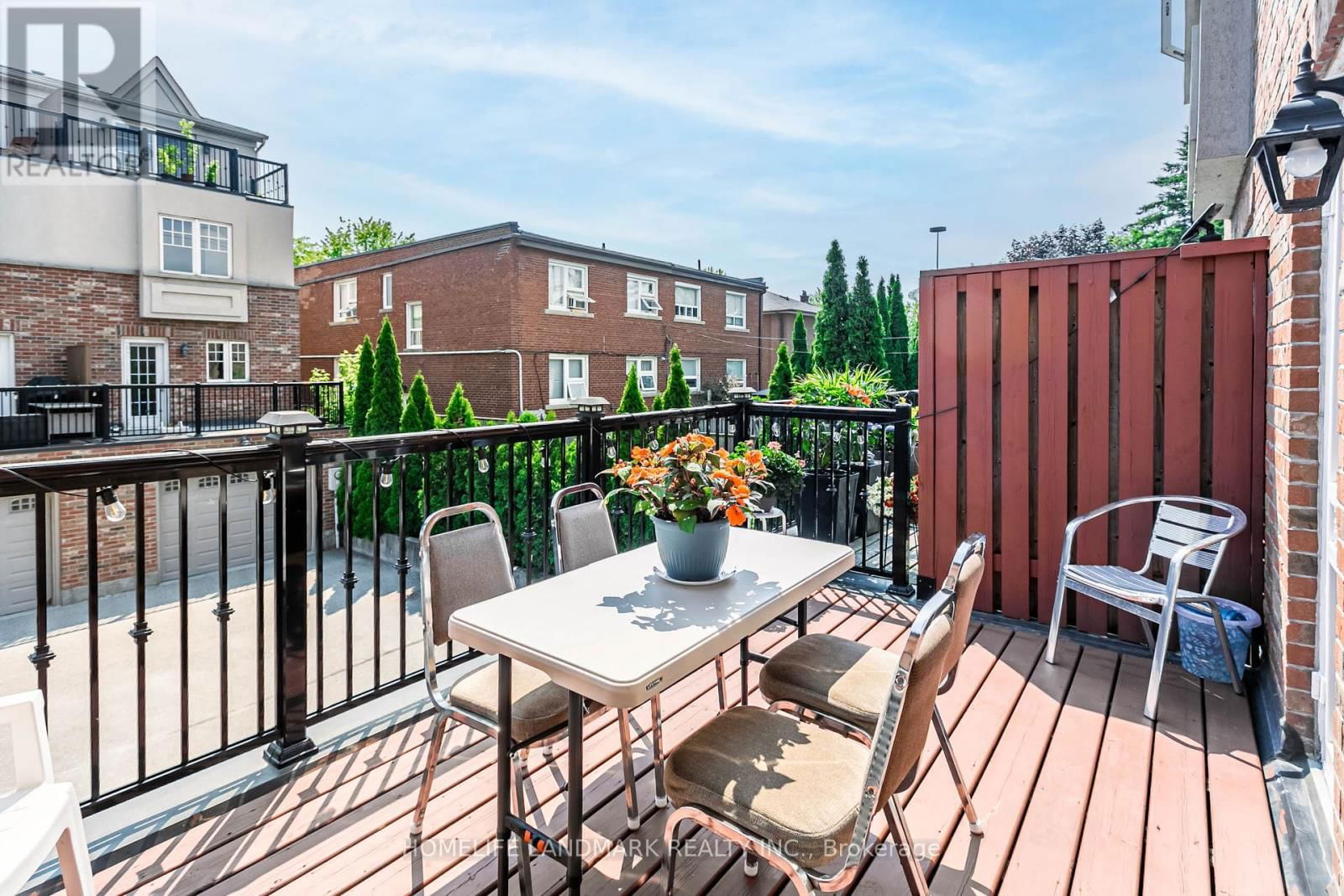 523B ROYAL YORK ROAD Image 18