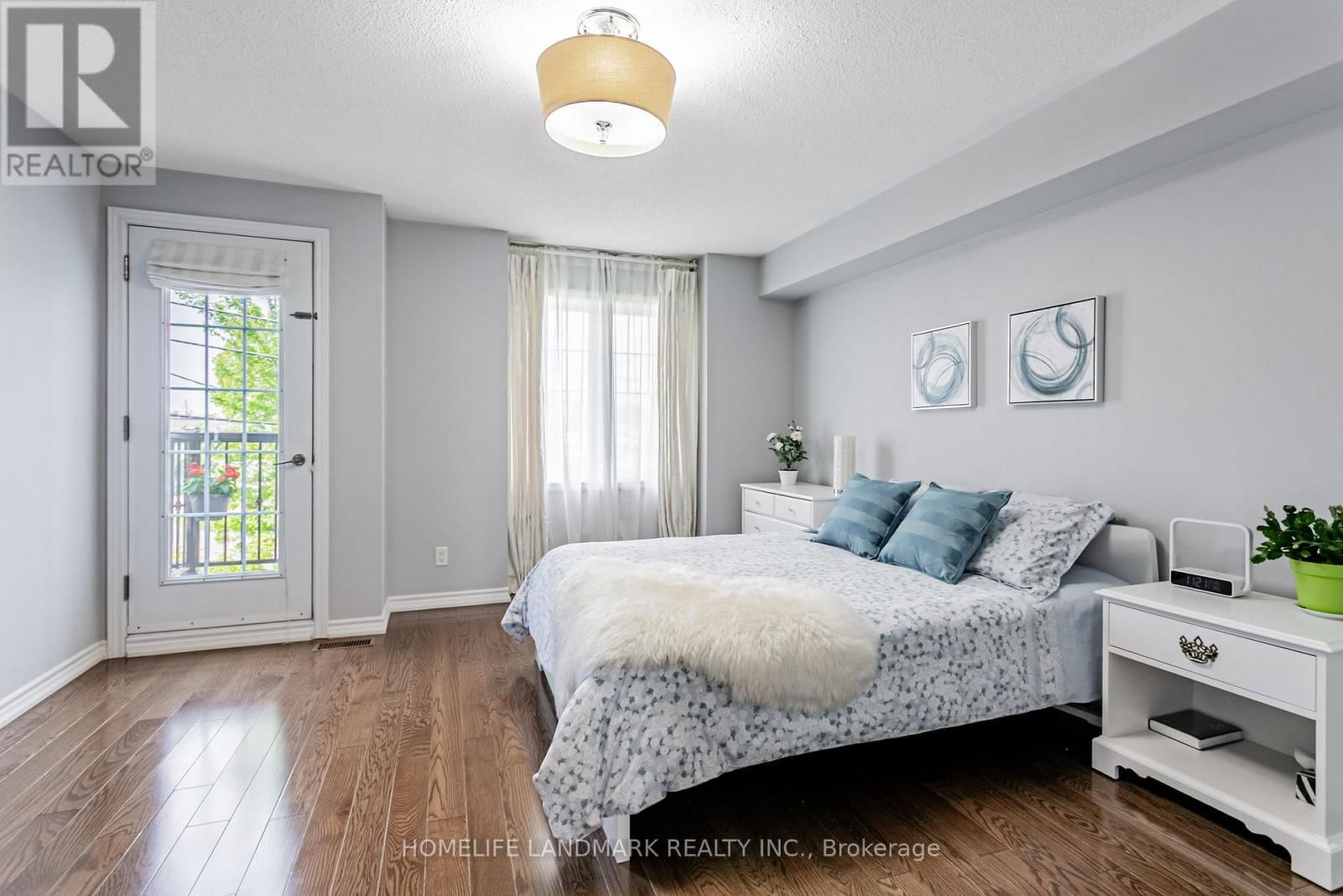 523B ROYAL YORK ROAD Image 19