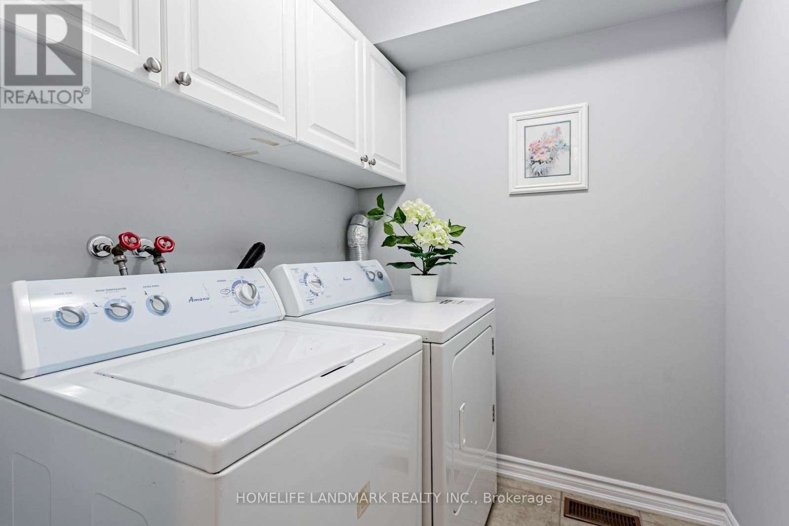 523B ROYAL YORK ROAD Image 24