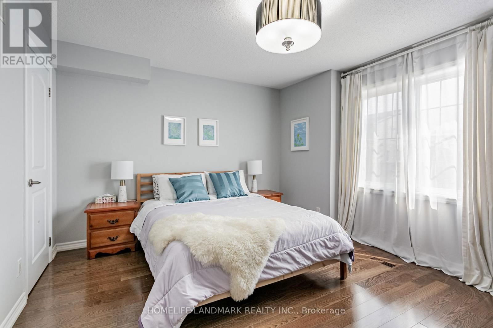 523B ROYAL YORK ROAD Image 26