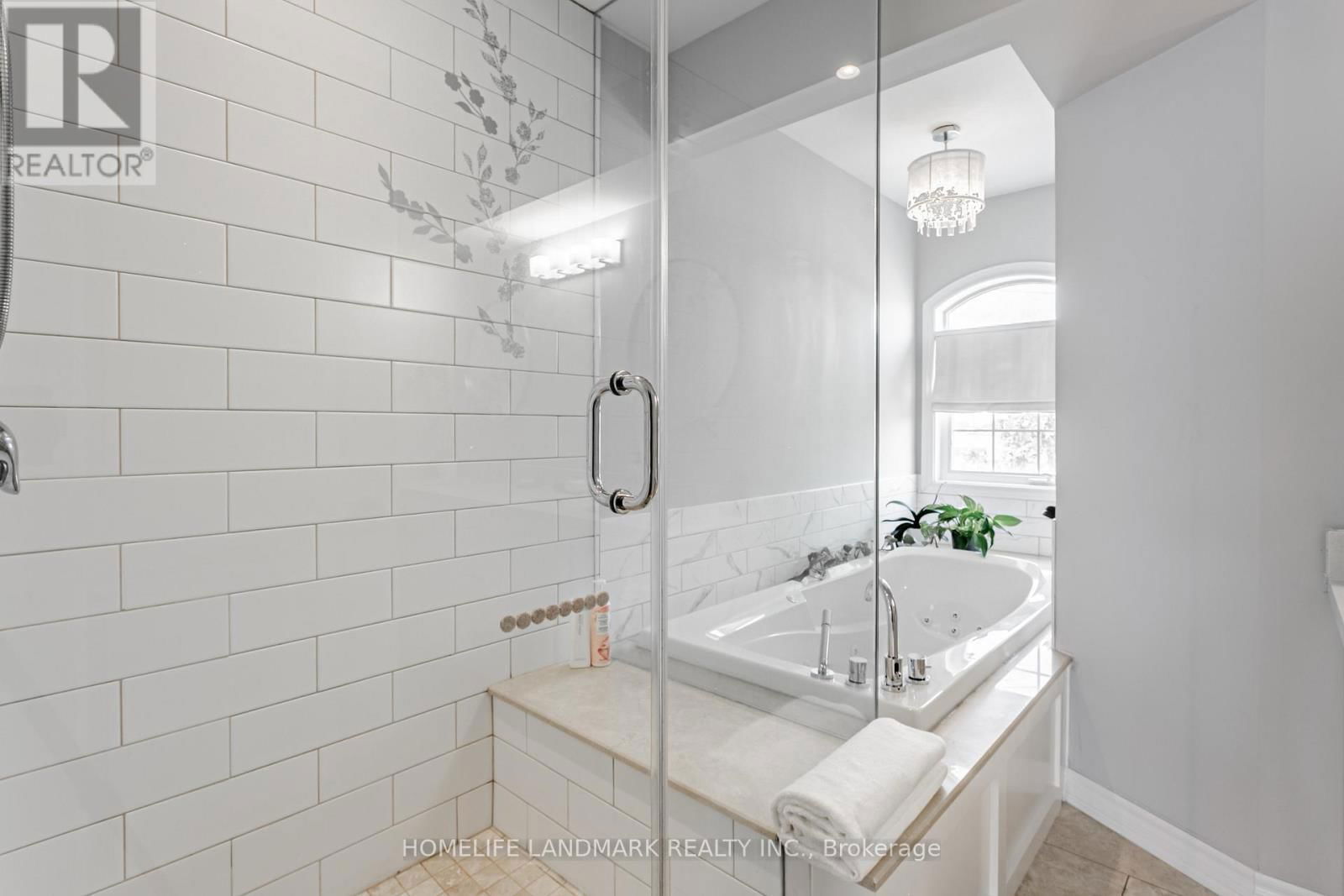523B ROYAL YORK ROAD Image 29