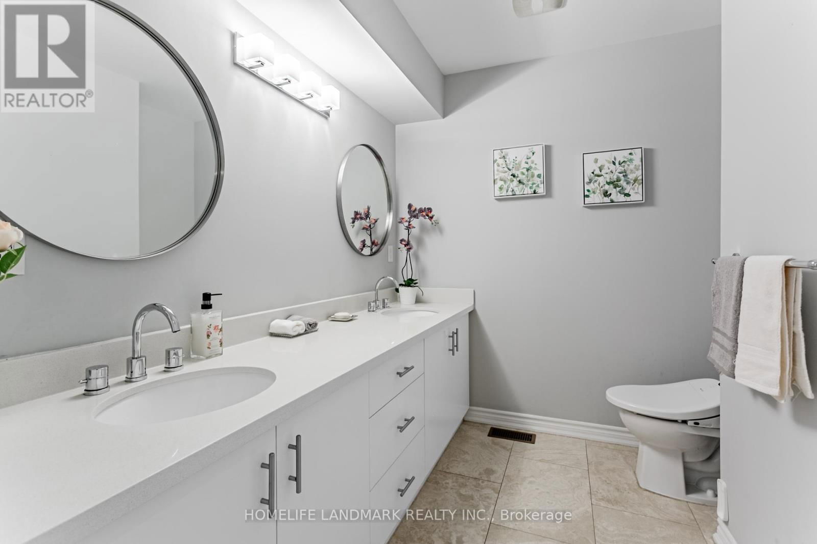 523B ROYAL YORK ROAD Image 31