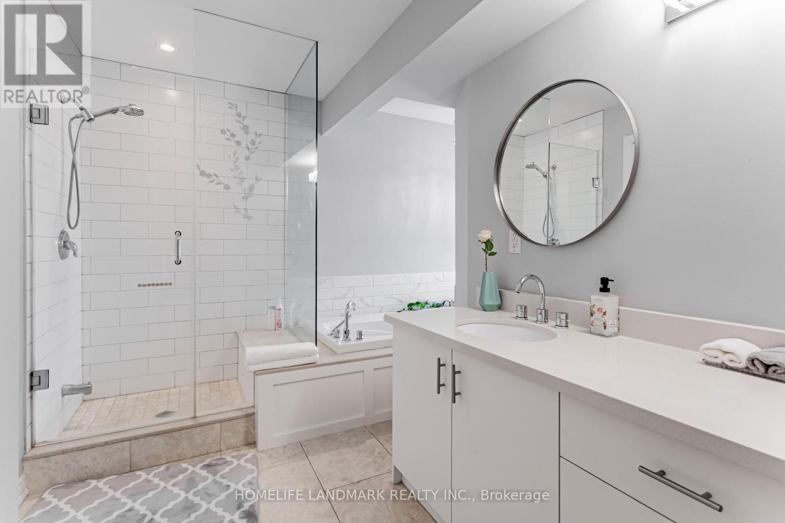 523B ROYAL YORK ROAD Image 32