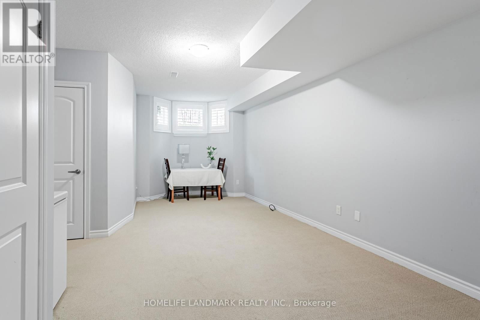 523B ROYAL YORK ROAD Image 33
