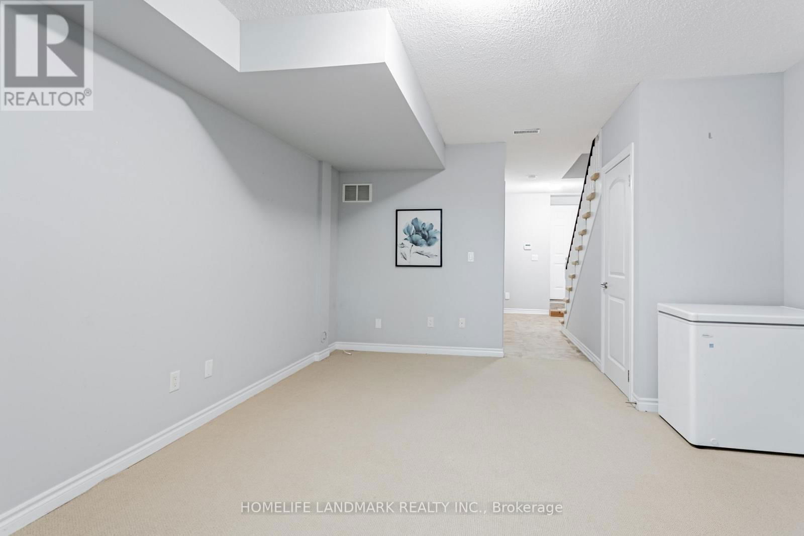 523B ROYAL YORK ROAD Image 35