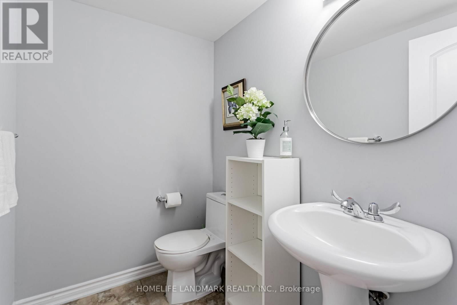 523B ROYAL YORK ROAD Image 36