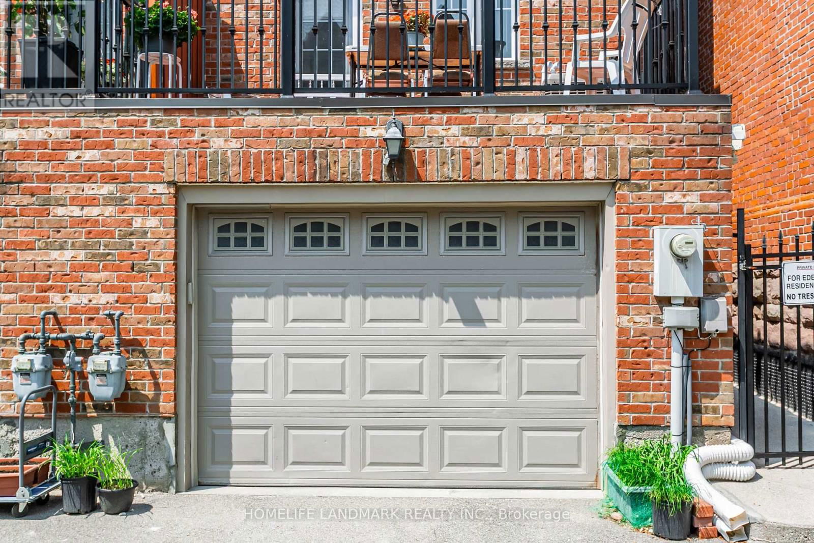 523B ROYAL YORK ROAD Image 37