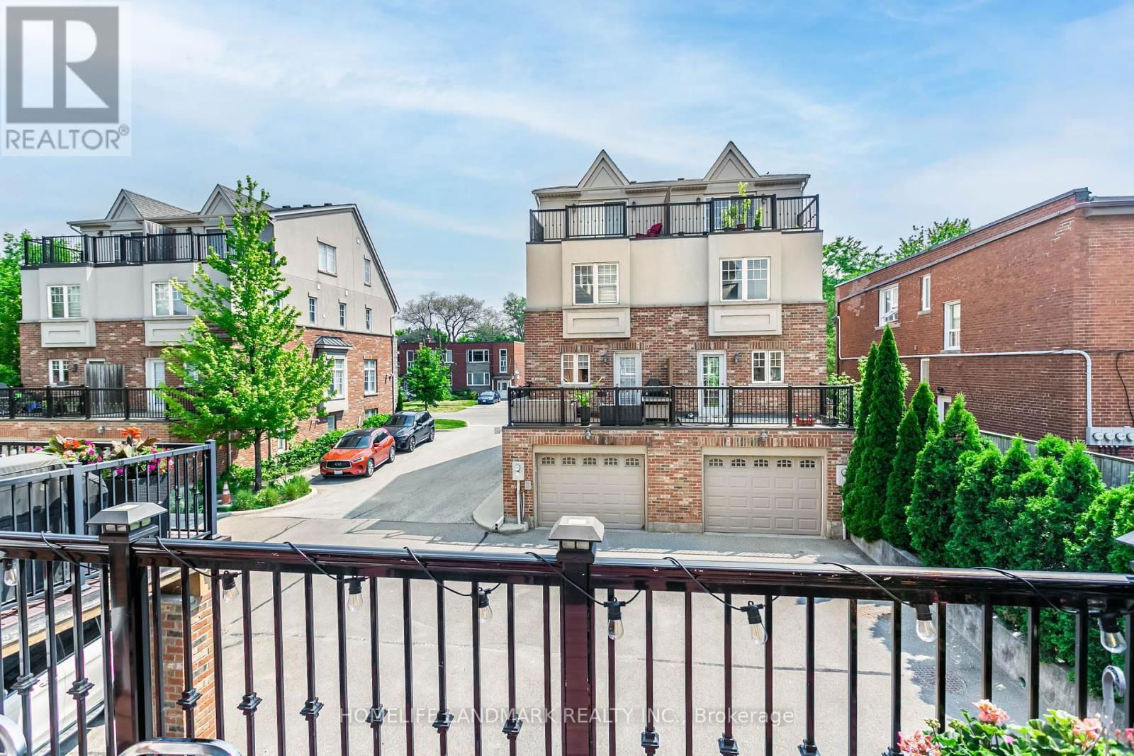 523B ROYAL YORK ROAD Image 39