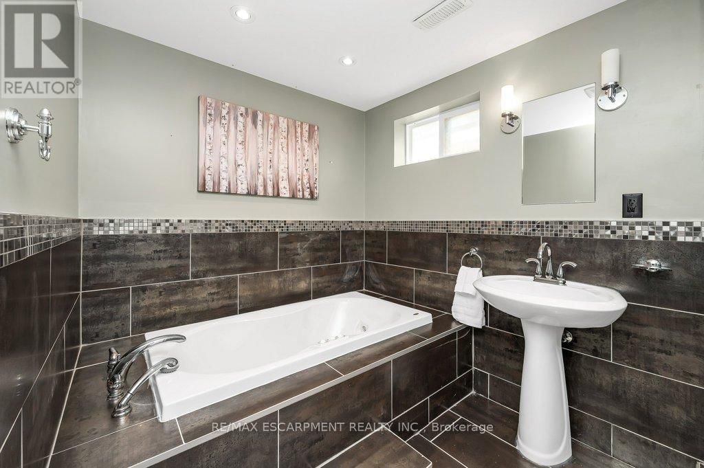 1484 SEAVIEW DRIVE Image 32
