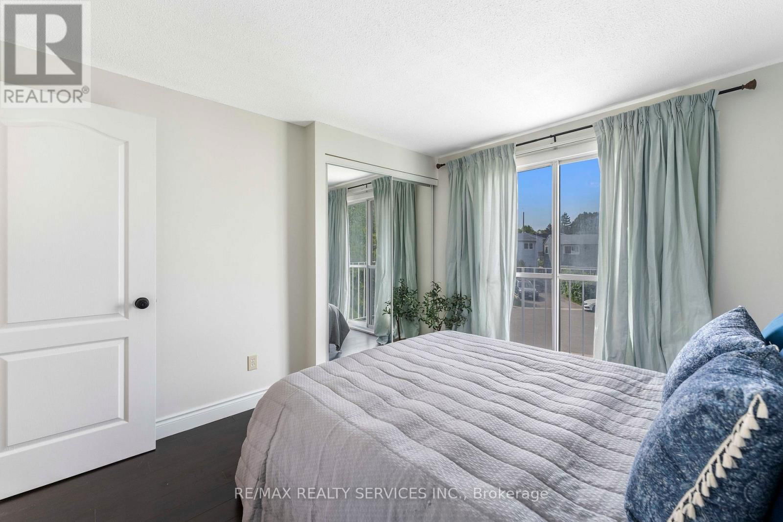 8 HEATHERSIDE COURT SOUTH Image 12