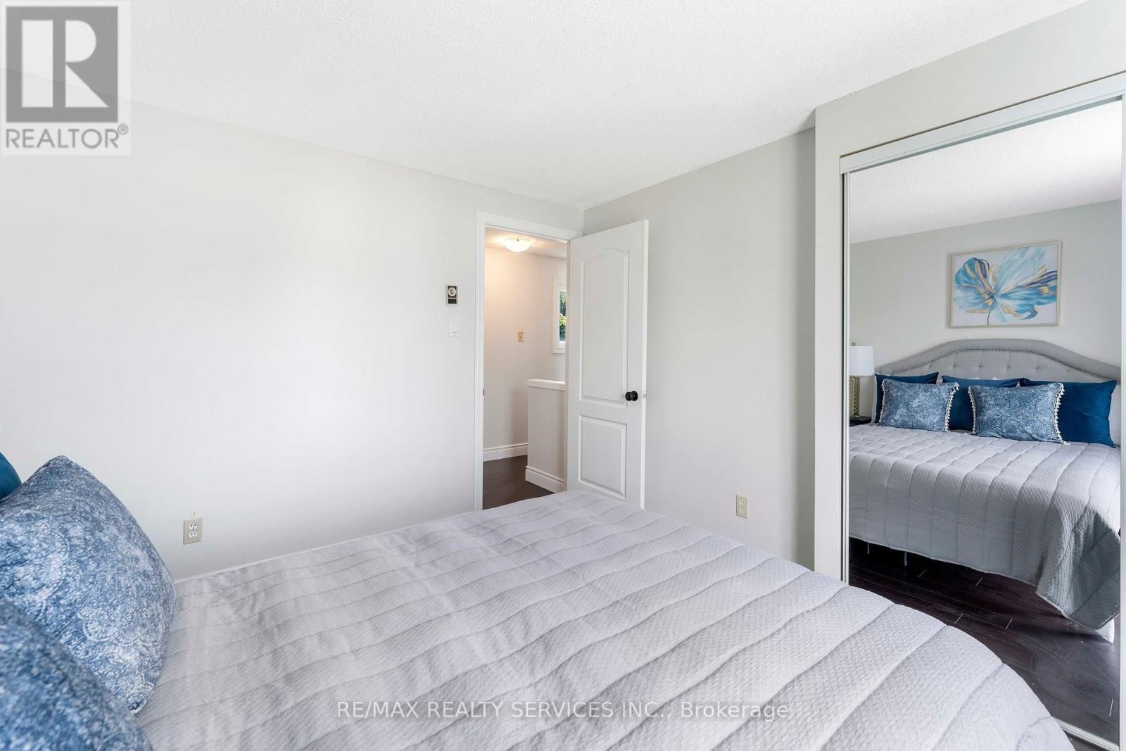 8 HEATHERSIDE COURT SOUTH Image 13