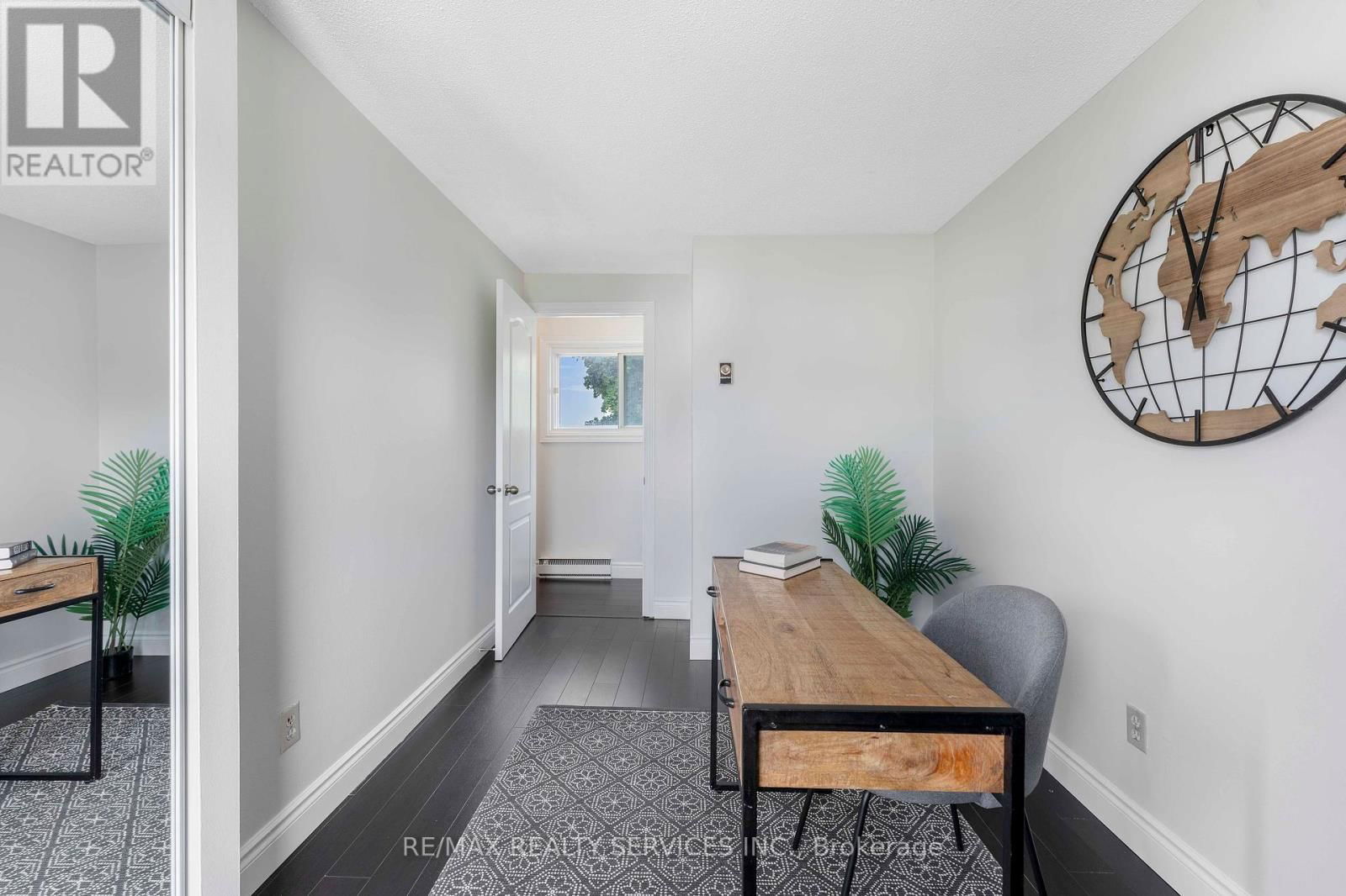 8 HEATHERSIDE COURT SOUTH Image 17