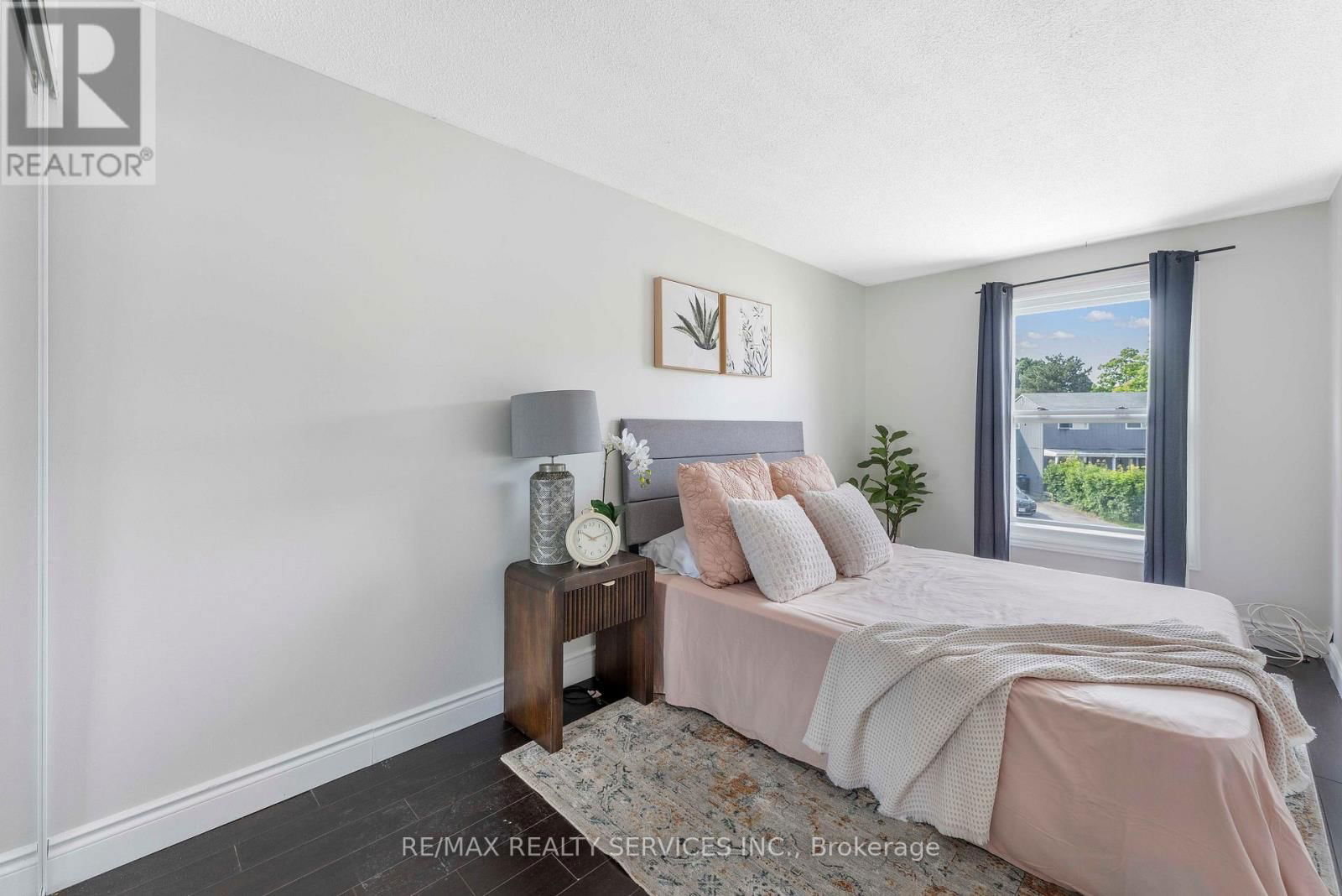8 HEATHERSIDE COURT SOUTH Image 18