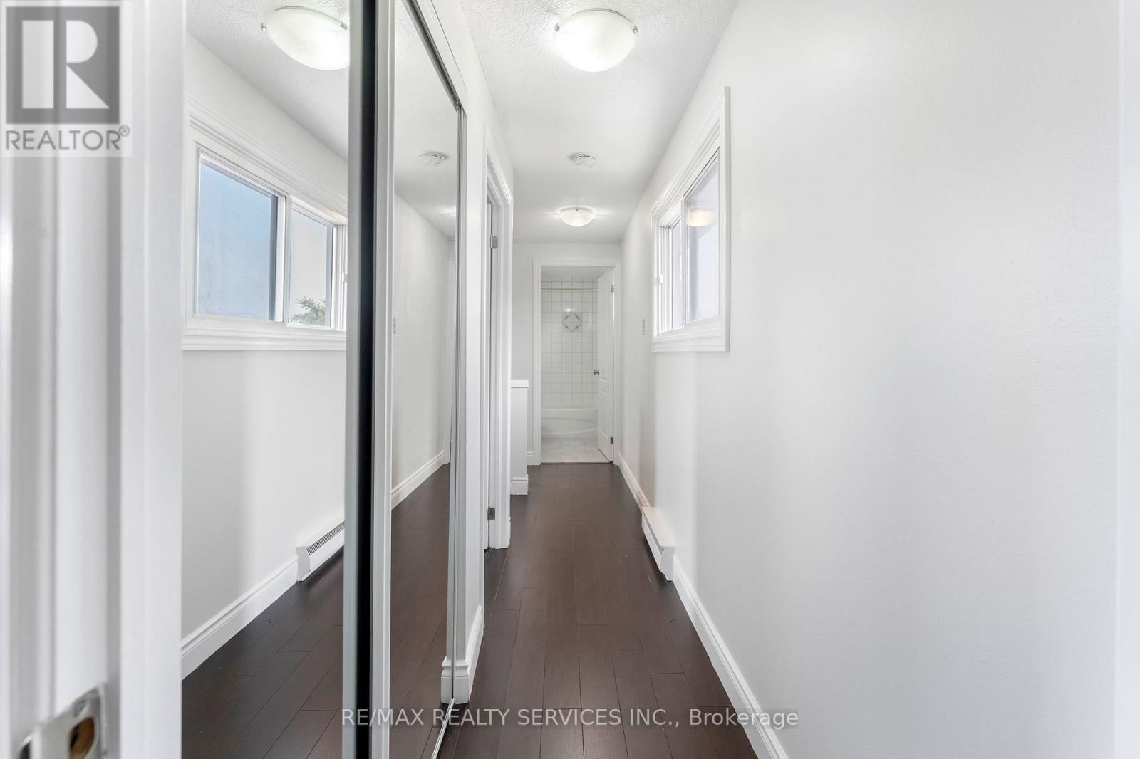 8 HEATHERSIDE COURT SOUTH Image 21