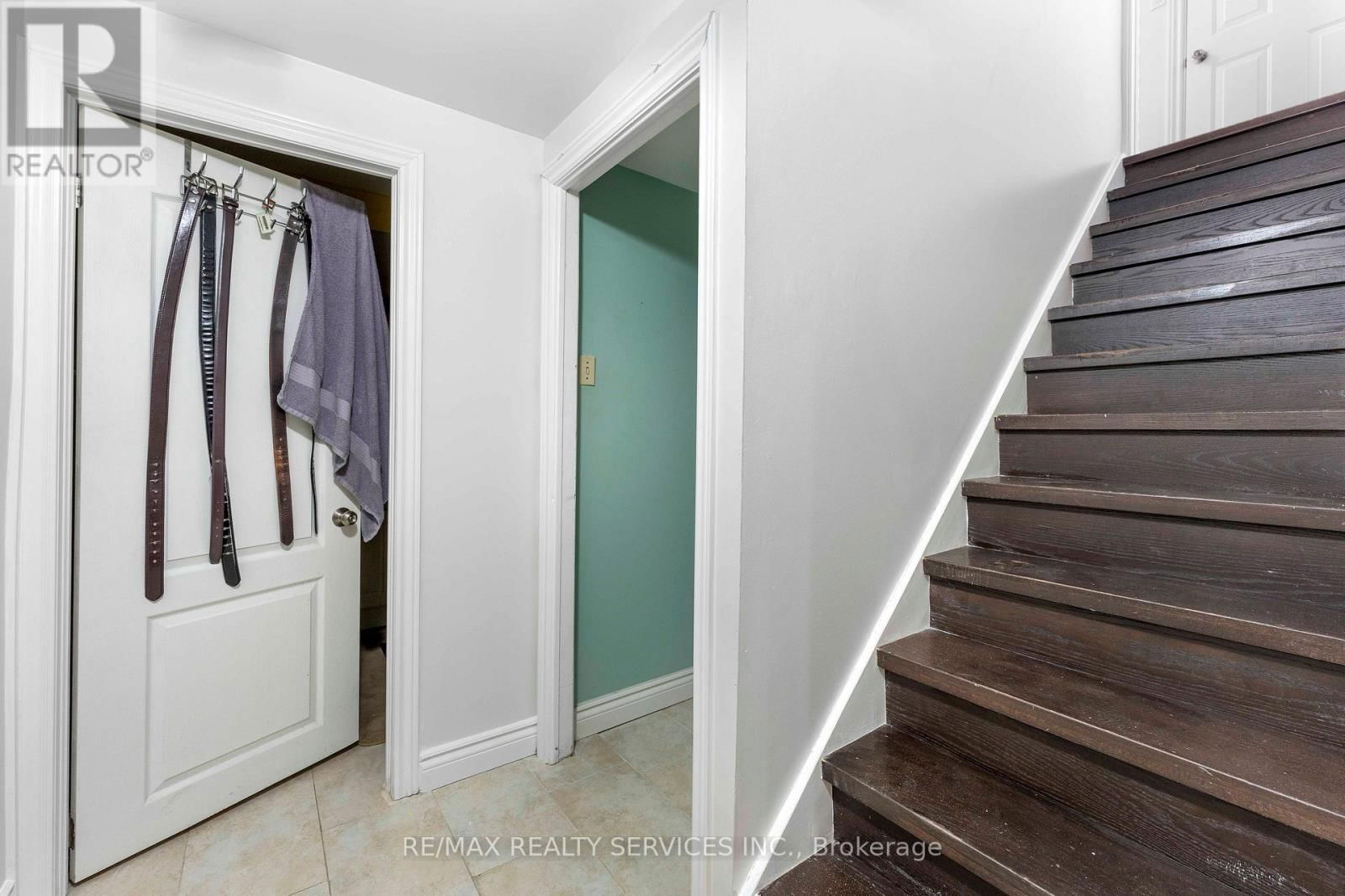 8 HEATHERSIDE COURT SOUTH Image 24