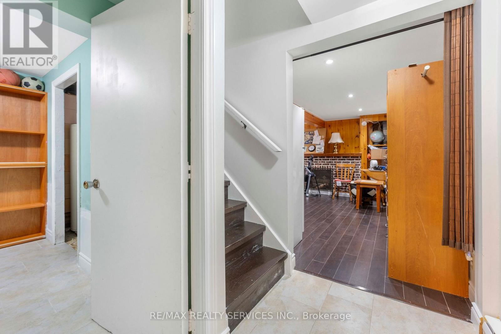 8 HEATHERSIDE COURT SOUTH Image 27