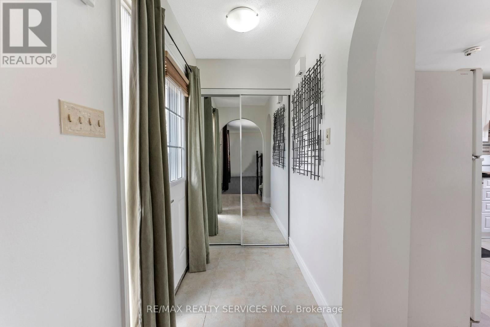 8 HEATHERSIDE COURT SOUTH Image 3