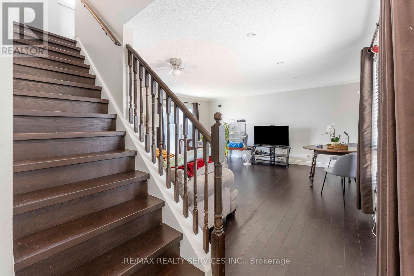 8 HEATHERSIDE COURT SOUTH Image 4