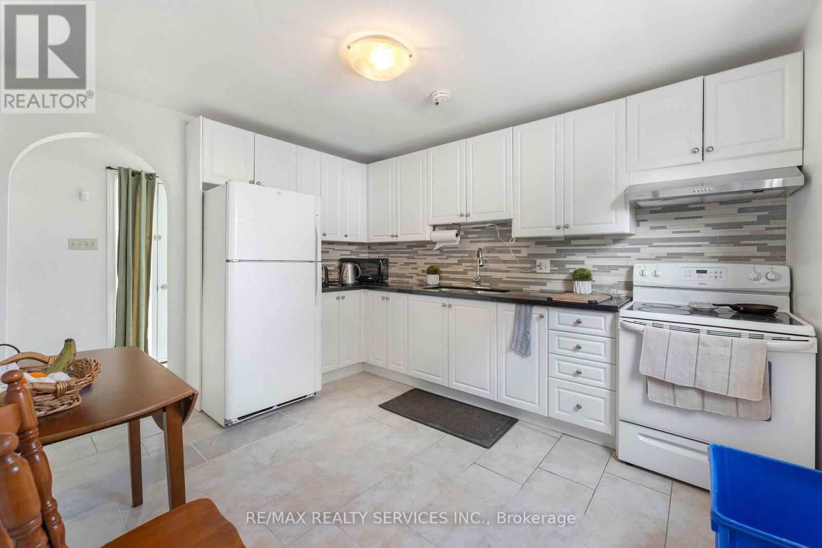 8 HEATHERSIDE COURT SOUTH Image 8