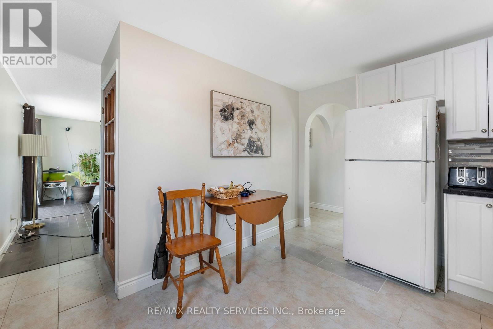 8 HEATHERSIDE COURT SOUTH Image 9