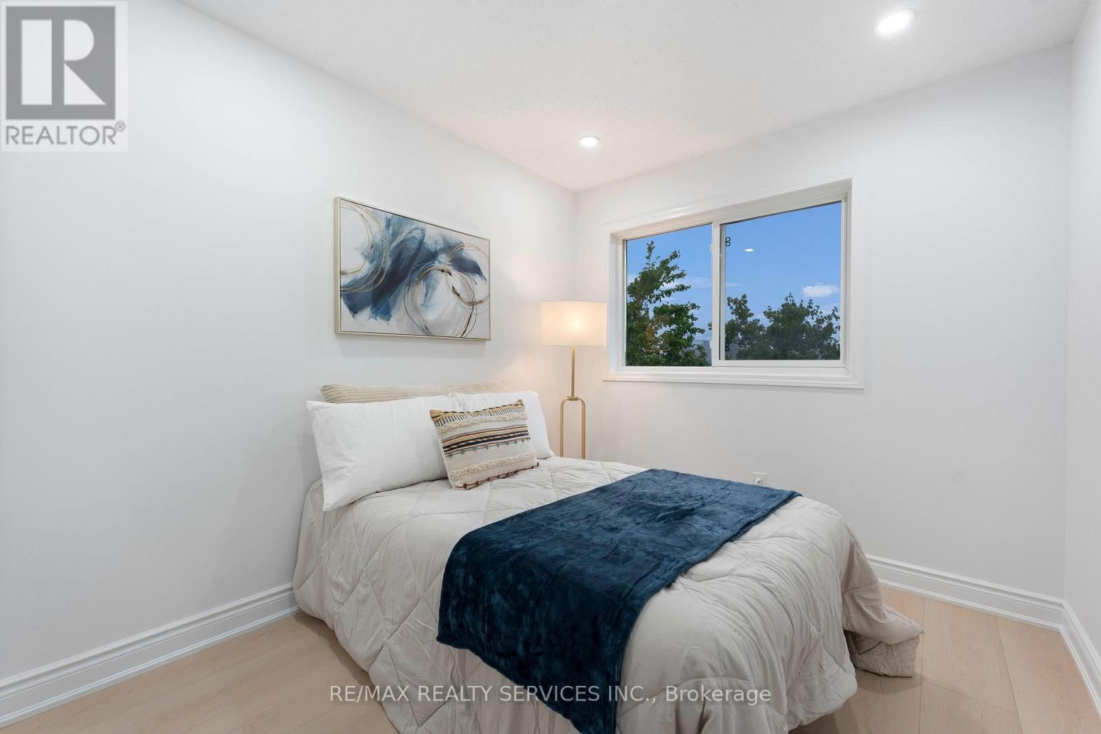 28 - 80 ACORN PLACE Image 32