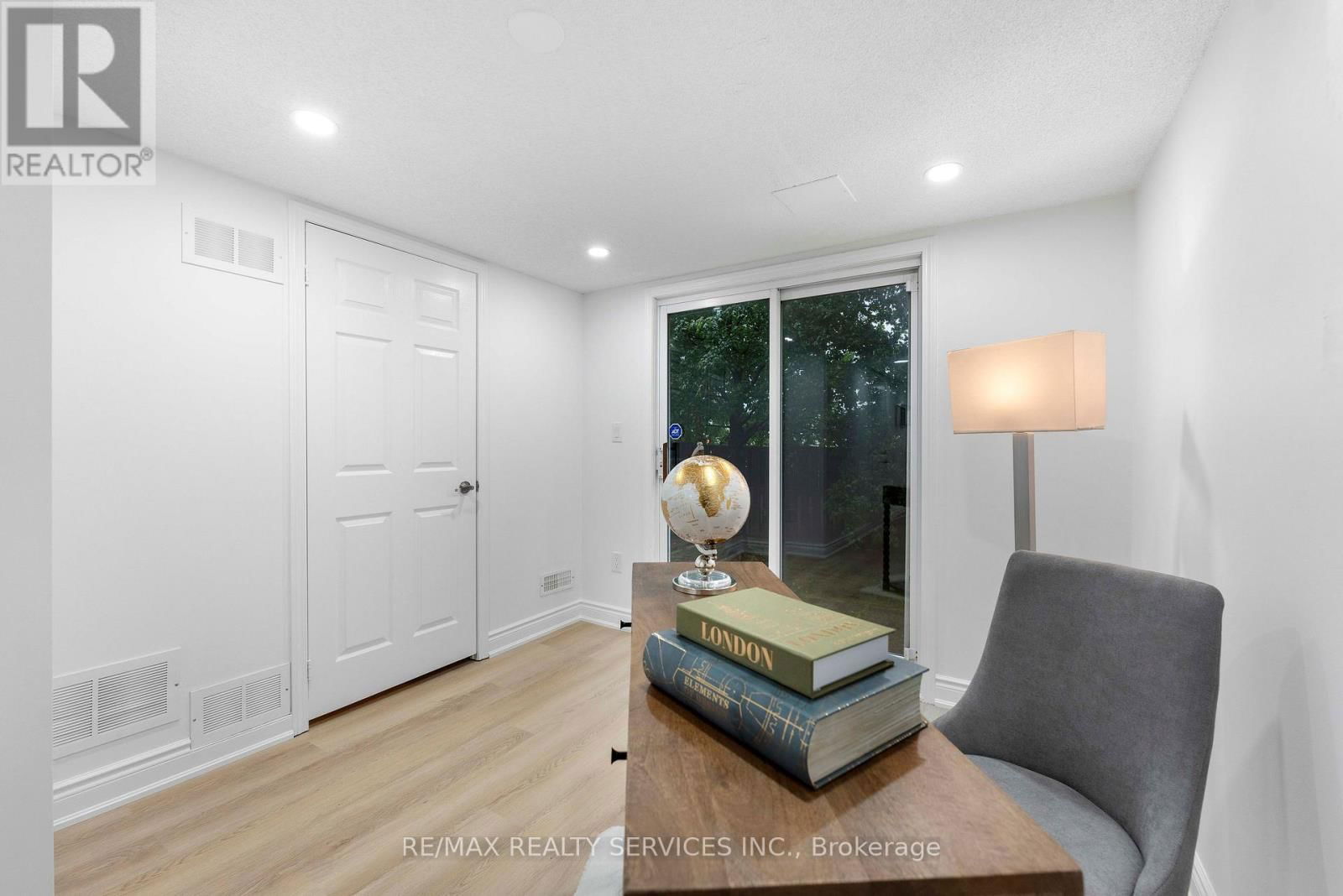 28 - 80 ACORN PLACE Image 41