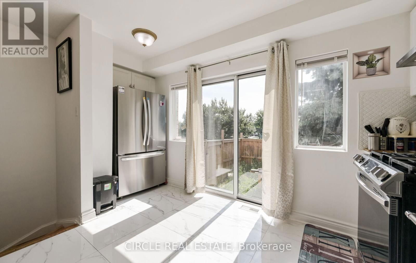 20 - 20 SPADINA ROAD Image 11