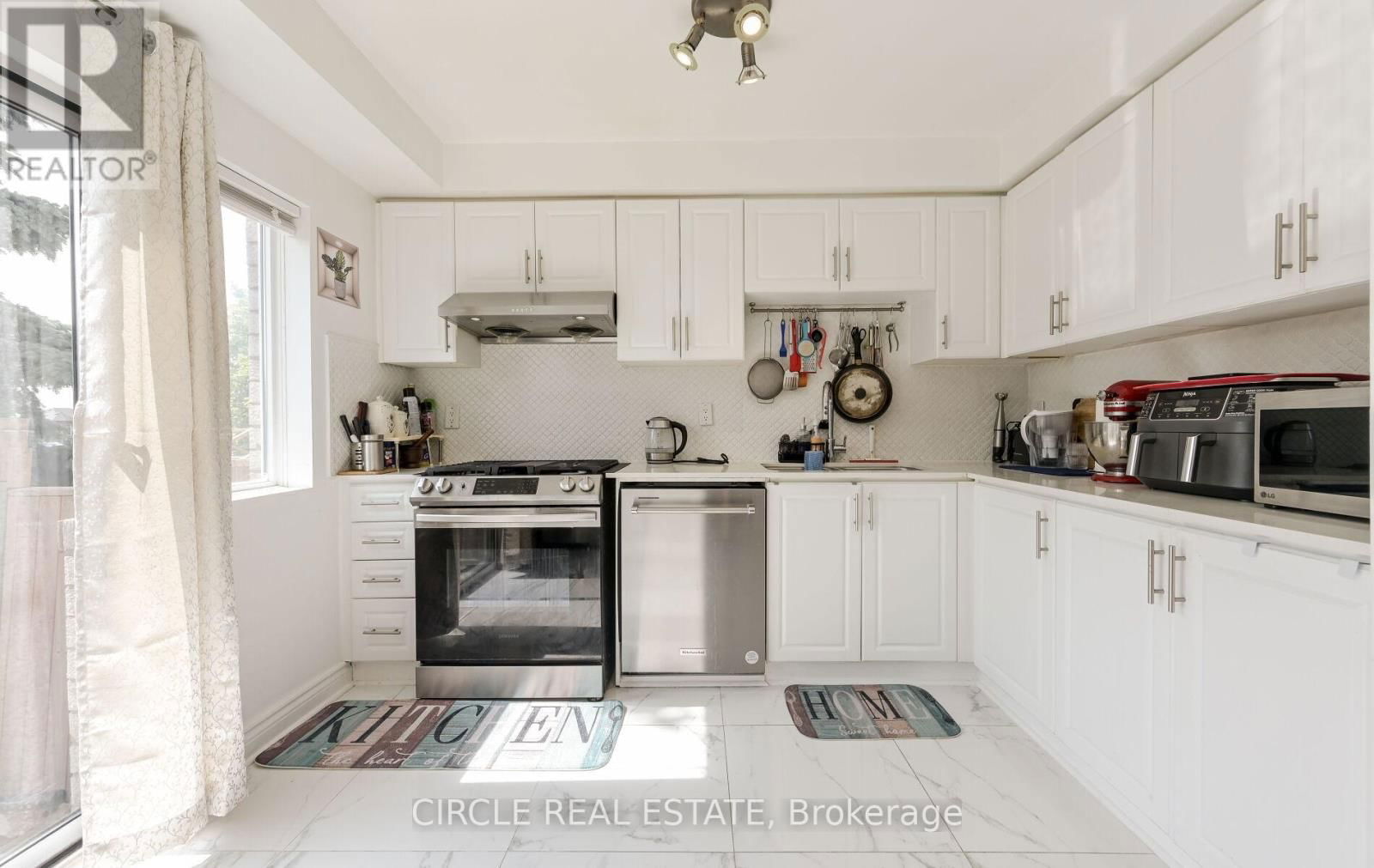 20 - 20 SPADINA ROAD Image 9
