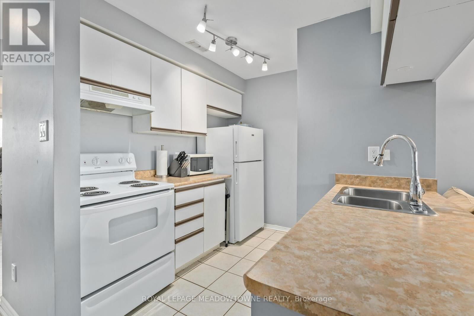 24 - 42A STEWART MACLAREN ROAD Image 13