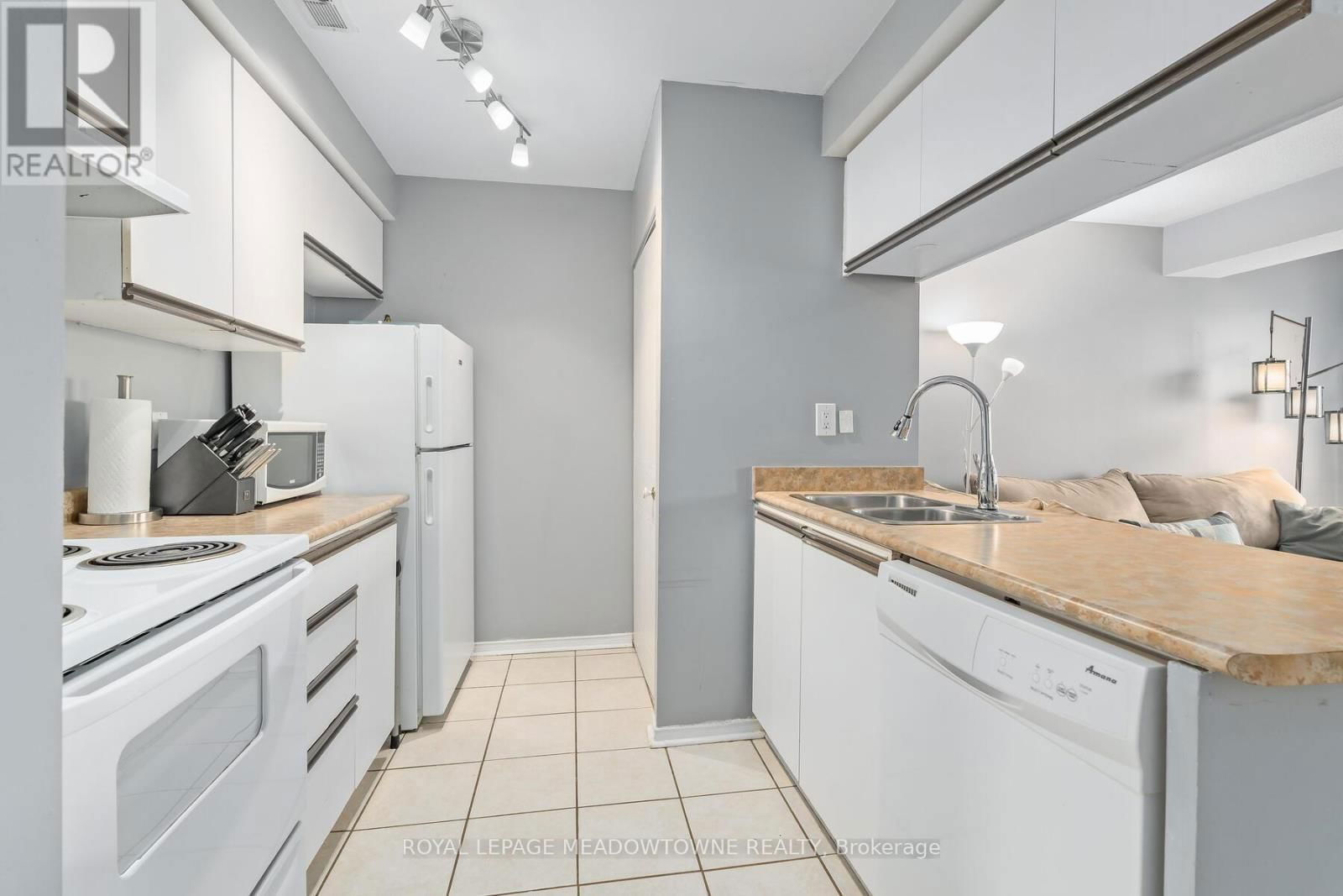 24 - 42A STEWART MACLAREN ROAD Image 14