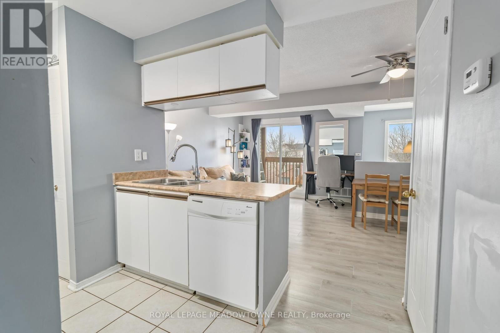 24 - 42A STEWART MACLAREN ROAD Image 15