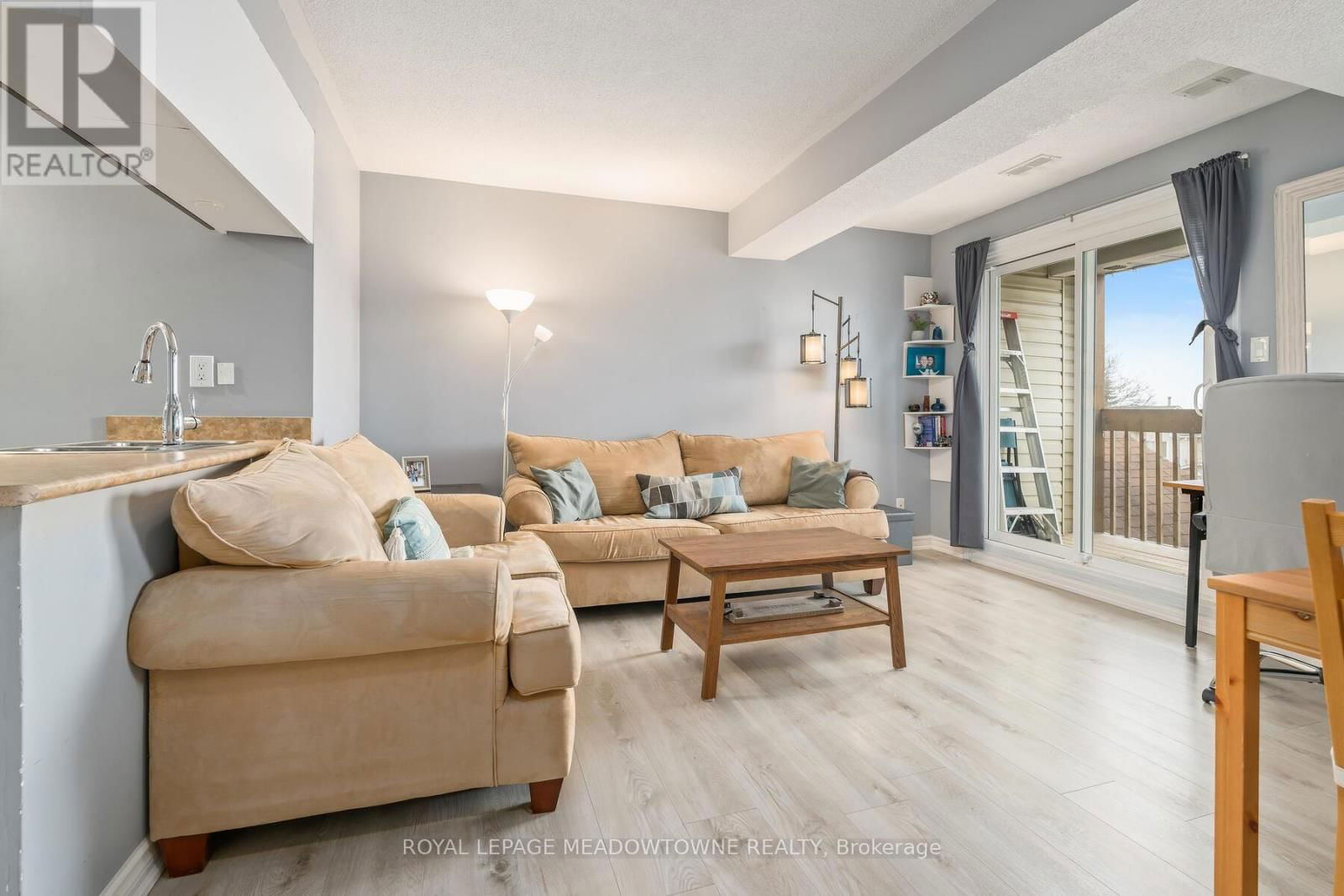 24 - 42A STEWART MACLAREN ROAD Image 8