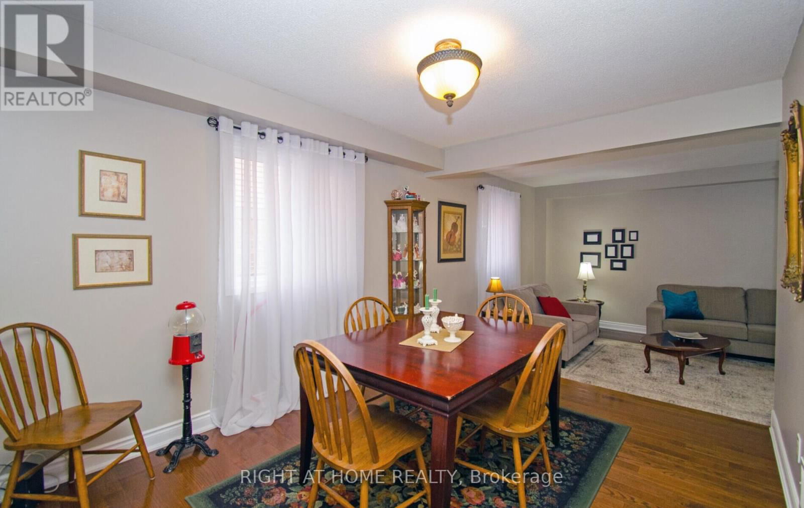 54 FERGUSON PLACE Image 10