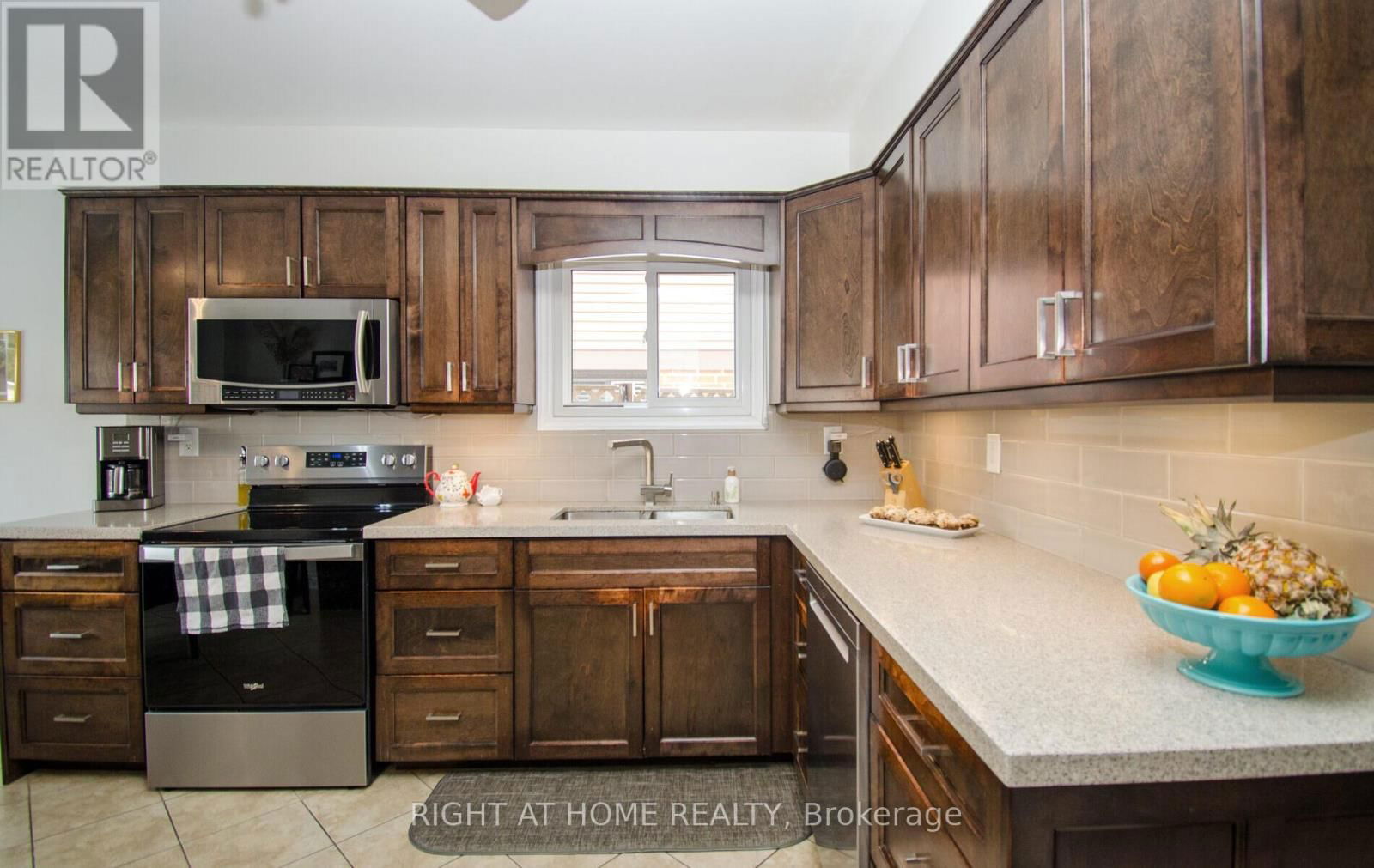 54 FERGUSON PLACE Image 11