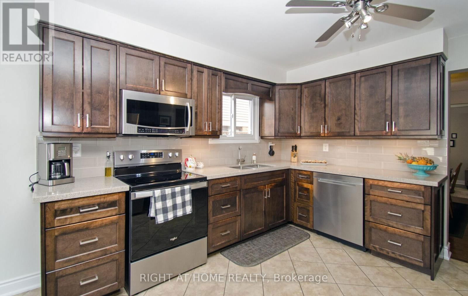 54 FERGUSON PLACE Image 15