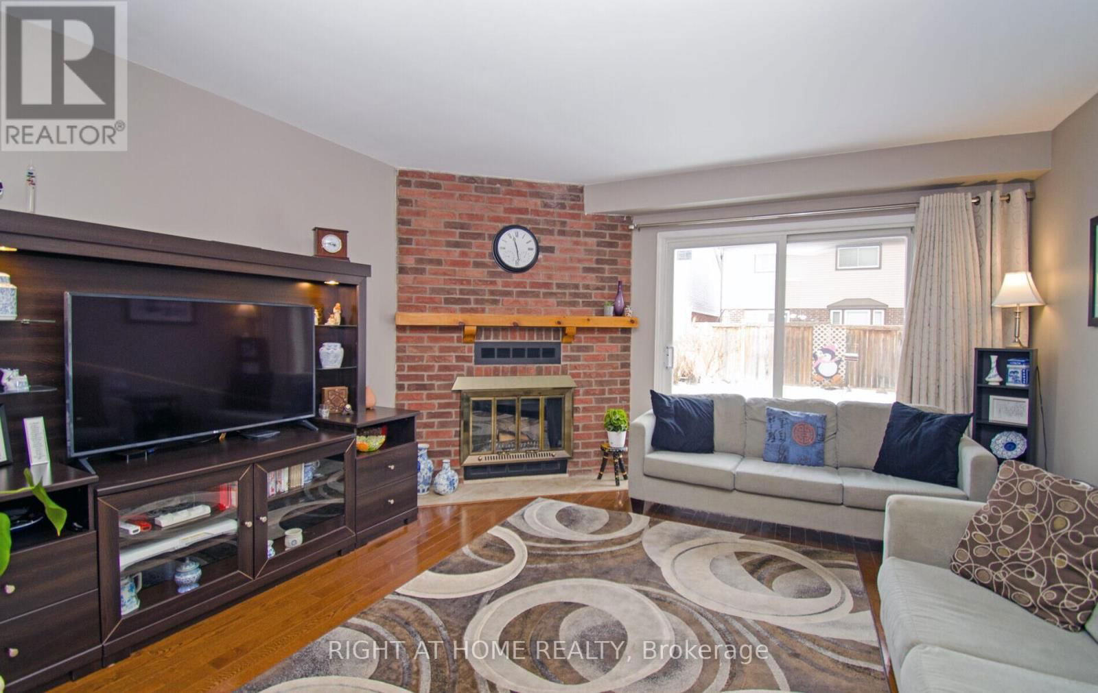 54 FERGUSON PLACE Image 16