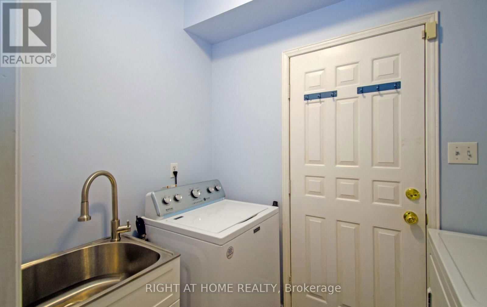 54 FERGUSON PLACE Image 19
