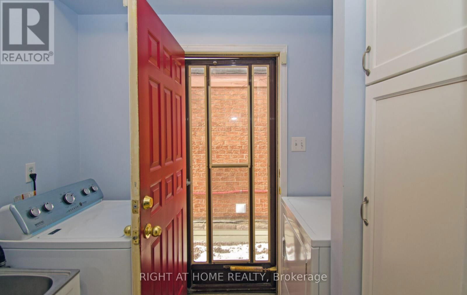 54 FERGUSON PLACE Image 20