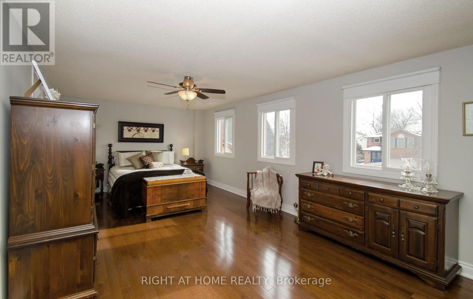 54 FERGUSON PLACE Image 24