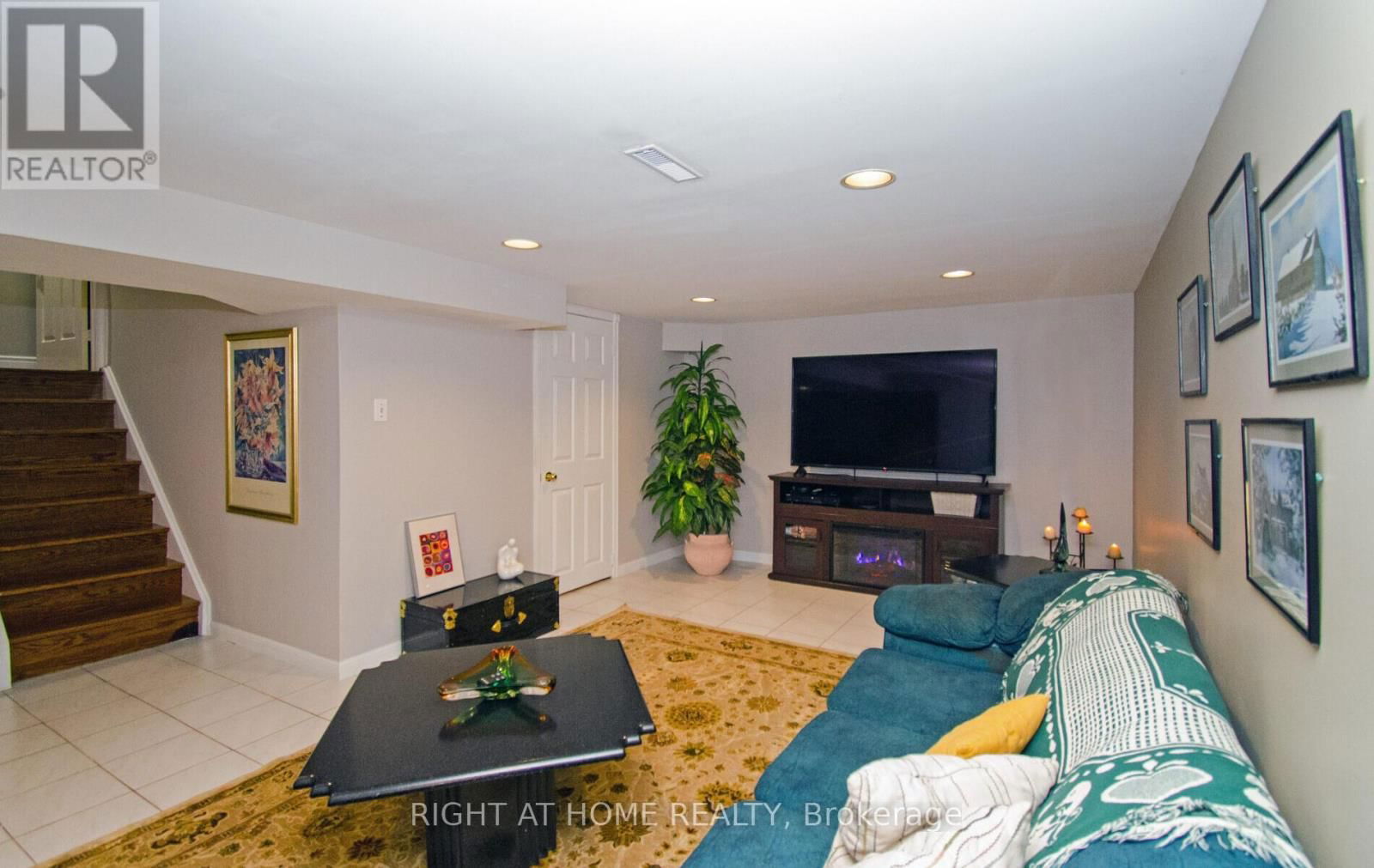 54 FERGUSON PLACE Image 36